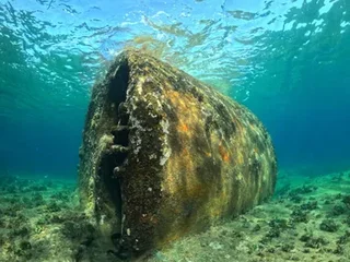 Sunken steam boiler view Damuji wreck diving in Varadero
