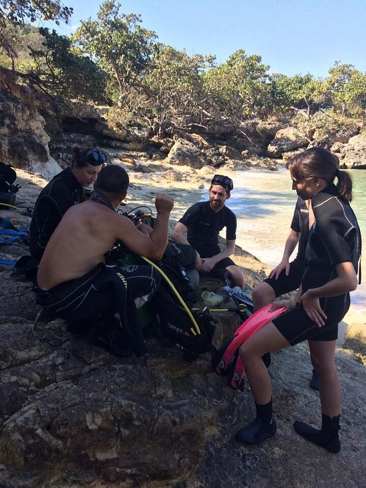 Scuba divers instructor briefing a rescue skills during a Rescue Diver Course in Varadero, Cuba